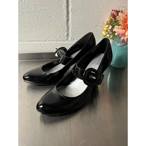 Jaclyn Smith Shoes - Jaclyn Smith Black Buckle Heels